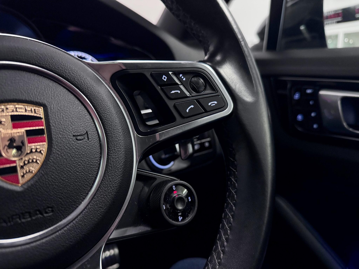 Used Porsche Cayenne 2019 for sale - 76701891: Photo 41