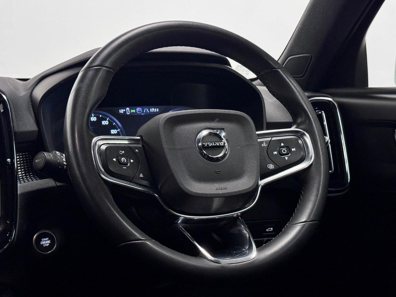 Used Volvo XC40 2022 for sale - 76388484: Photo 33