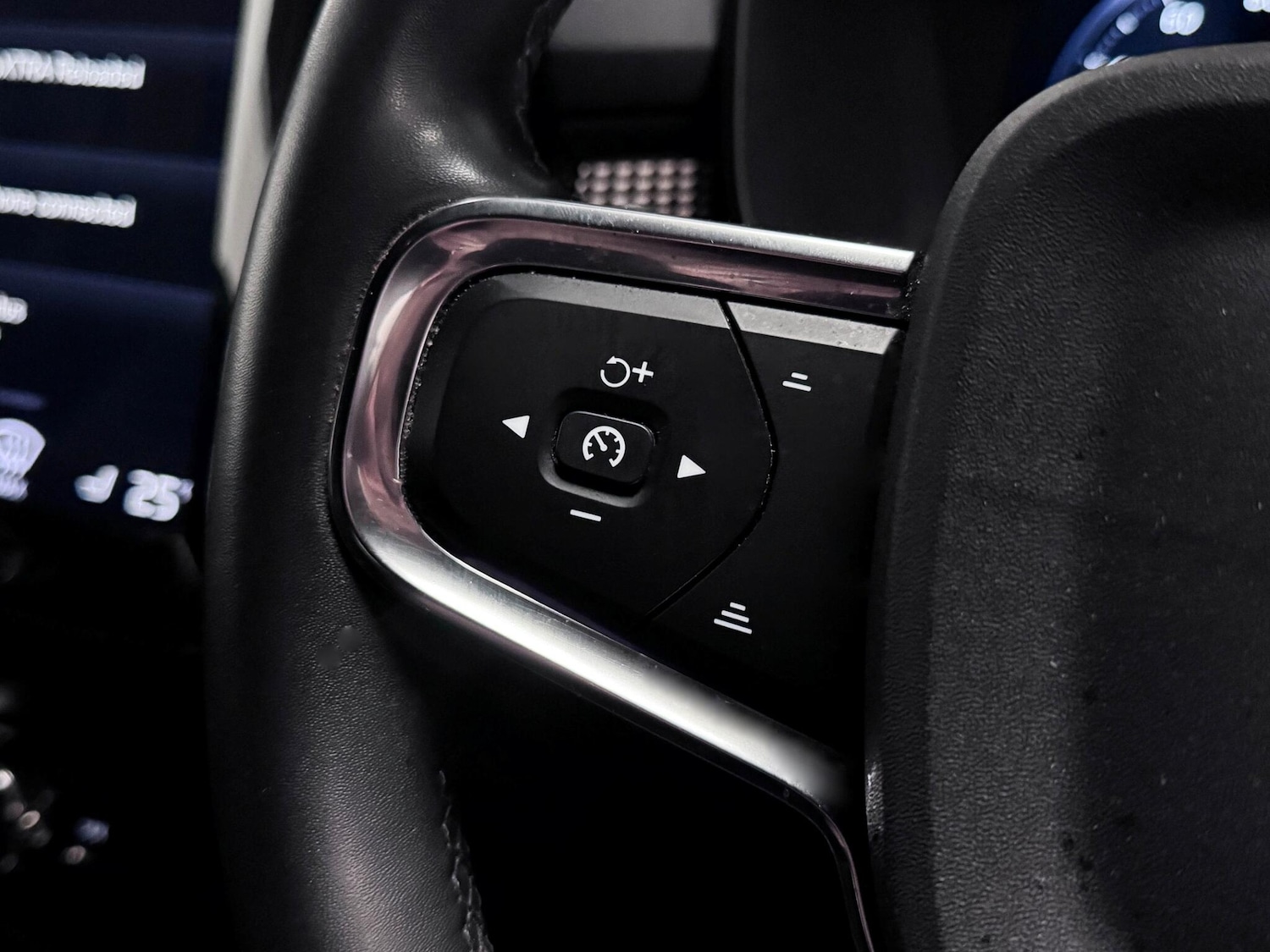 Used Volvo XC40 2022 for sale - 76388484: Photo 34