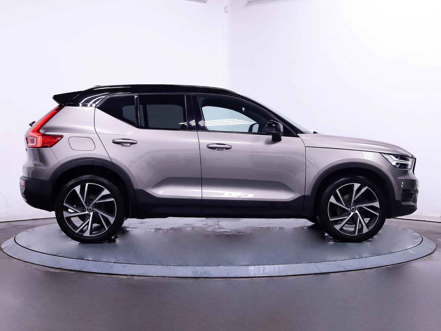 Used Volvo XC40 2022 for sale - 76388484: Photo 8
