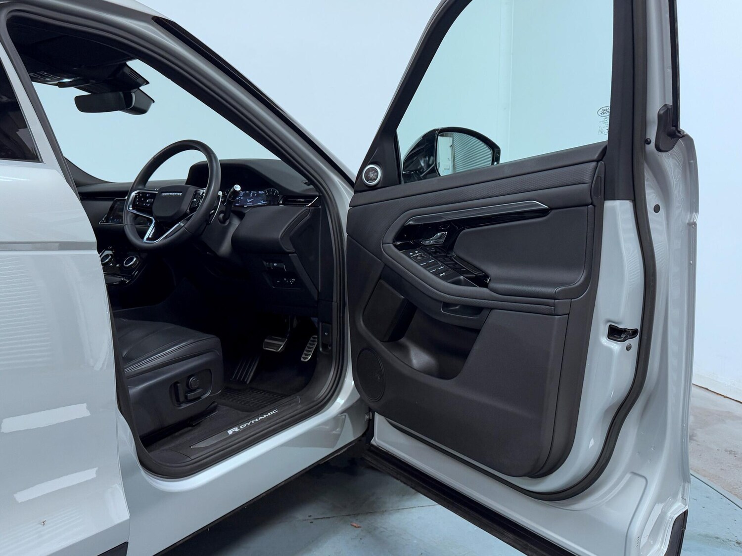 Used Land Rover Range Rover Evoque 2022 for sale - 76152400: Photo 17