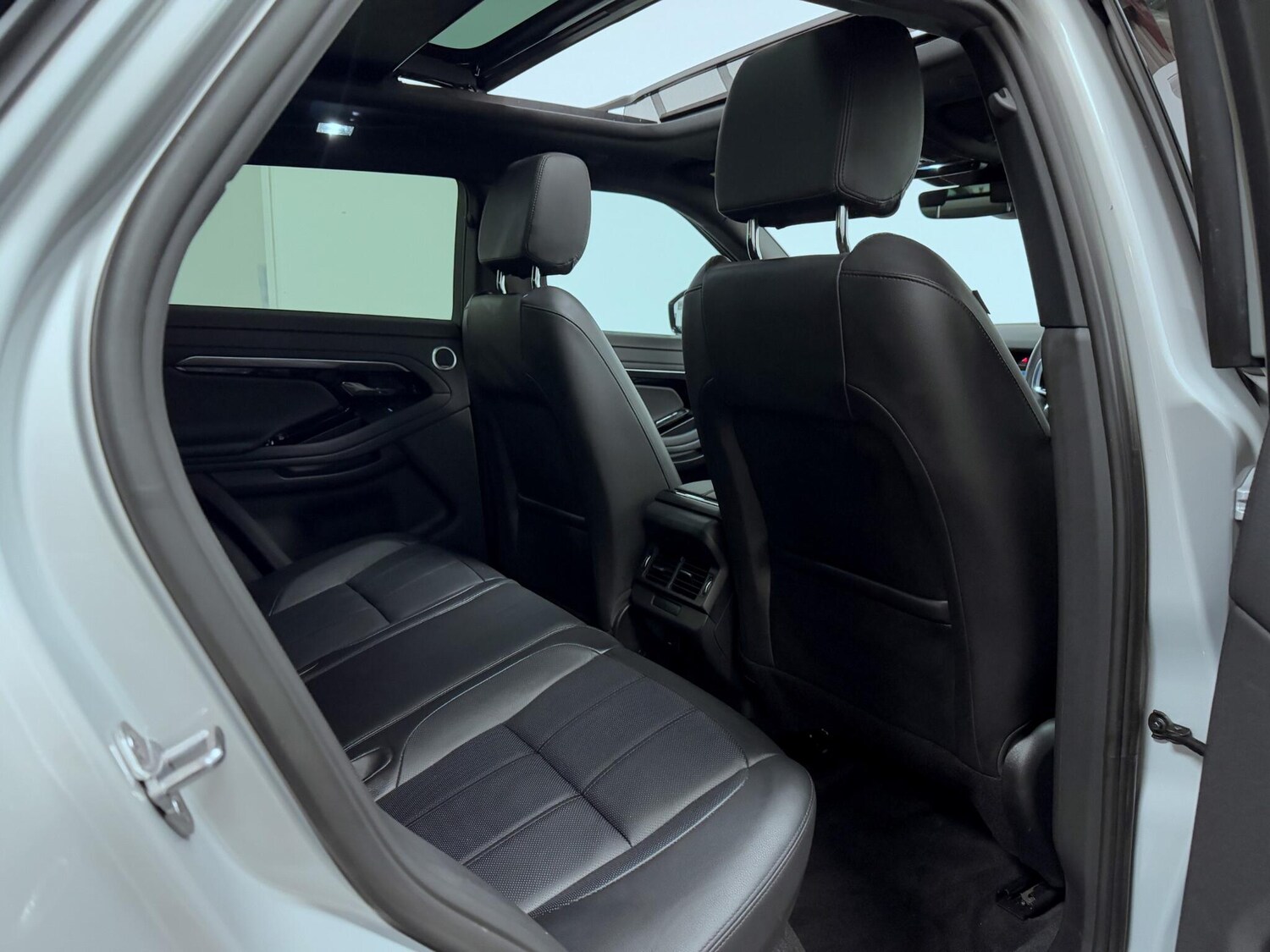 Used Land Rover Range Rover Evoque 2022 for sale - 76152400: Photo 27