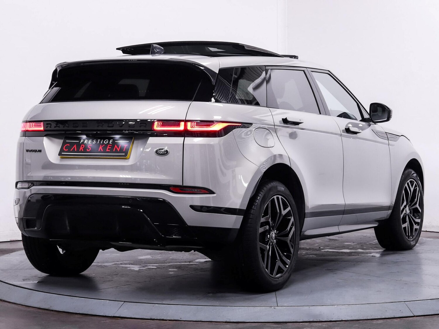 Used Land Rover Range Rover Evoque 2022 for sale - 76152400: Photo 9