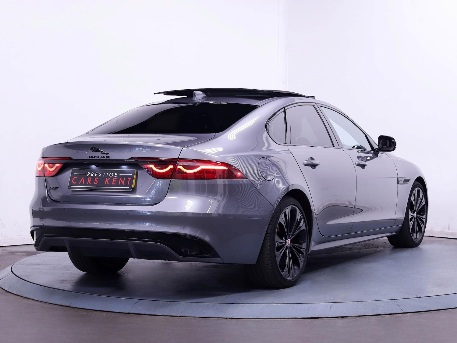 Used Jaguar XF 2023 for sale - 76152349: Photo 9