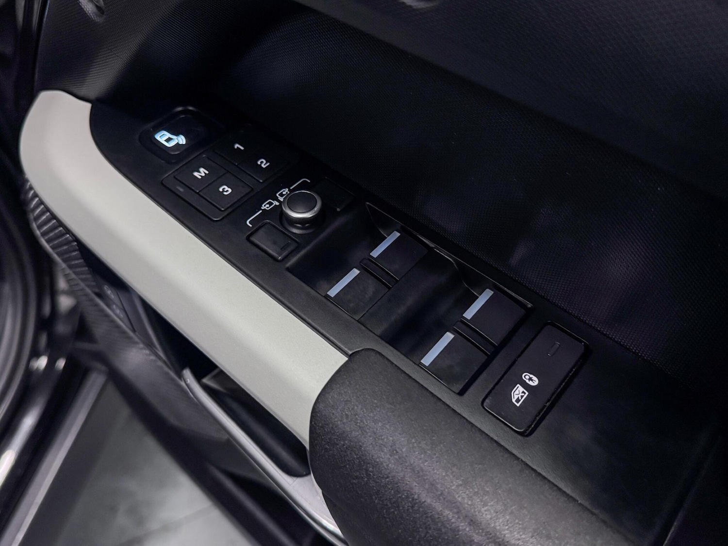 Used Land Rover Defender 110 2021 for sale - 76701158: Photo 18