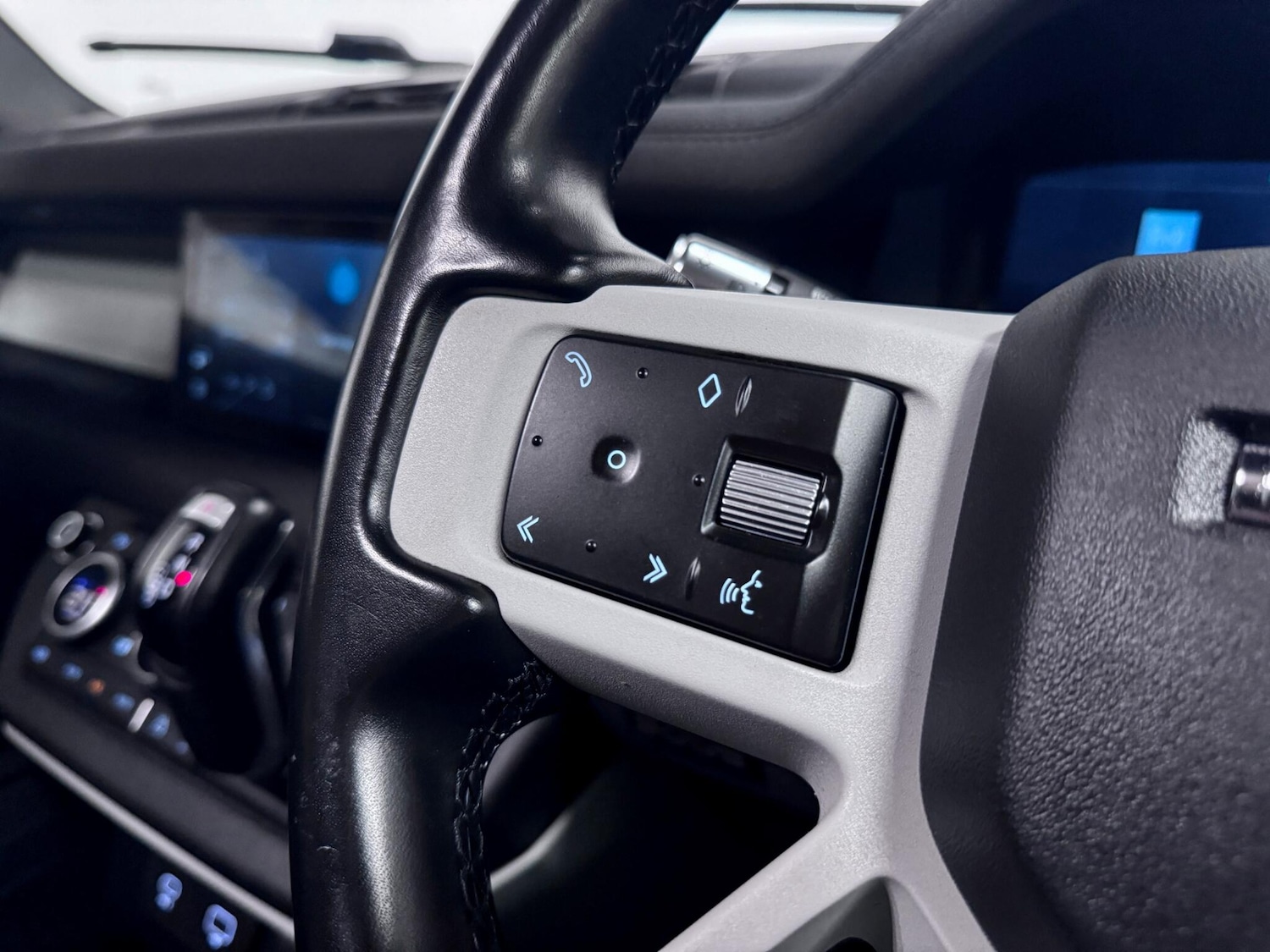 Used Land Rover Defender 110 2021 for sale - 76701158: Photo 38