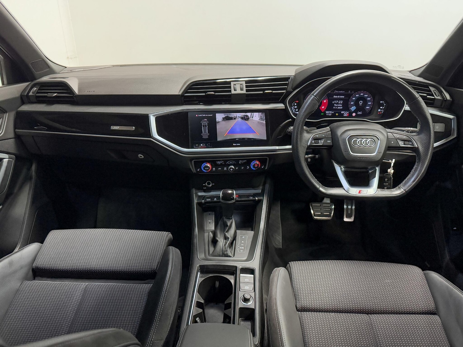 Used Audi Q3 2021 for sale - 76041841: Photo 2