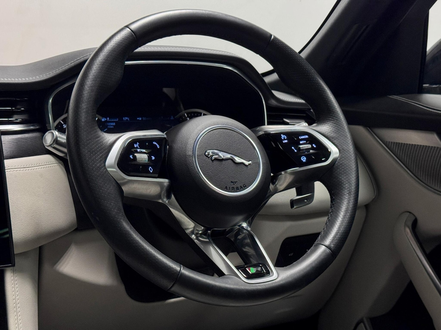 Used Jaguar F-Pace 2022 for sale - 75756571: Photo 37
