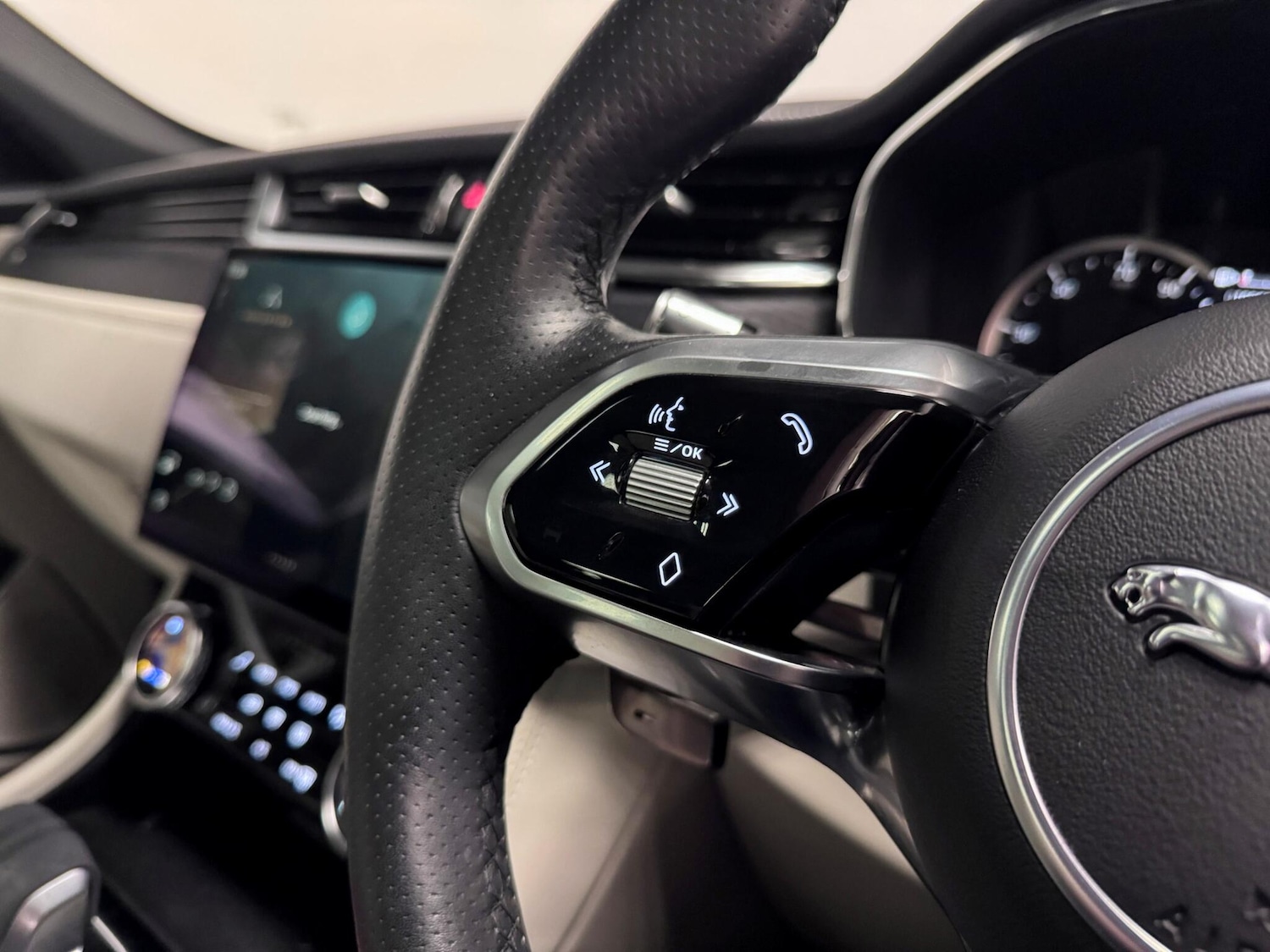 Used Jaguar F-Pace 2022 for sale - 75756571: Photo 38
