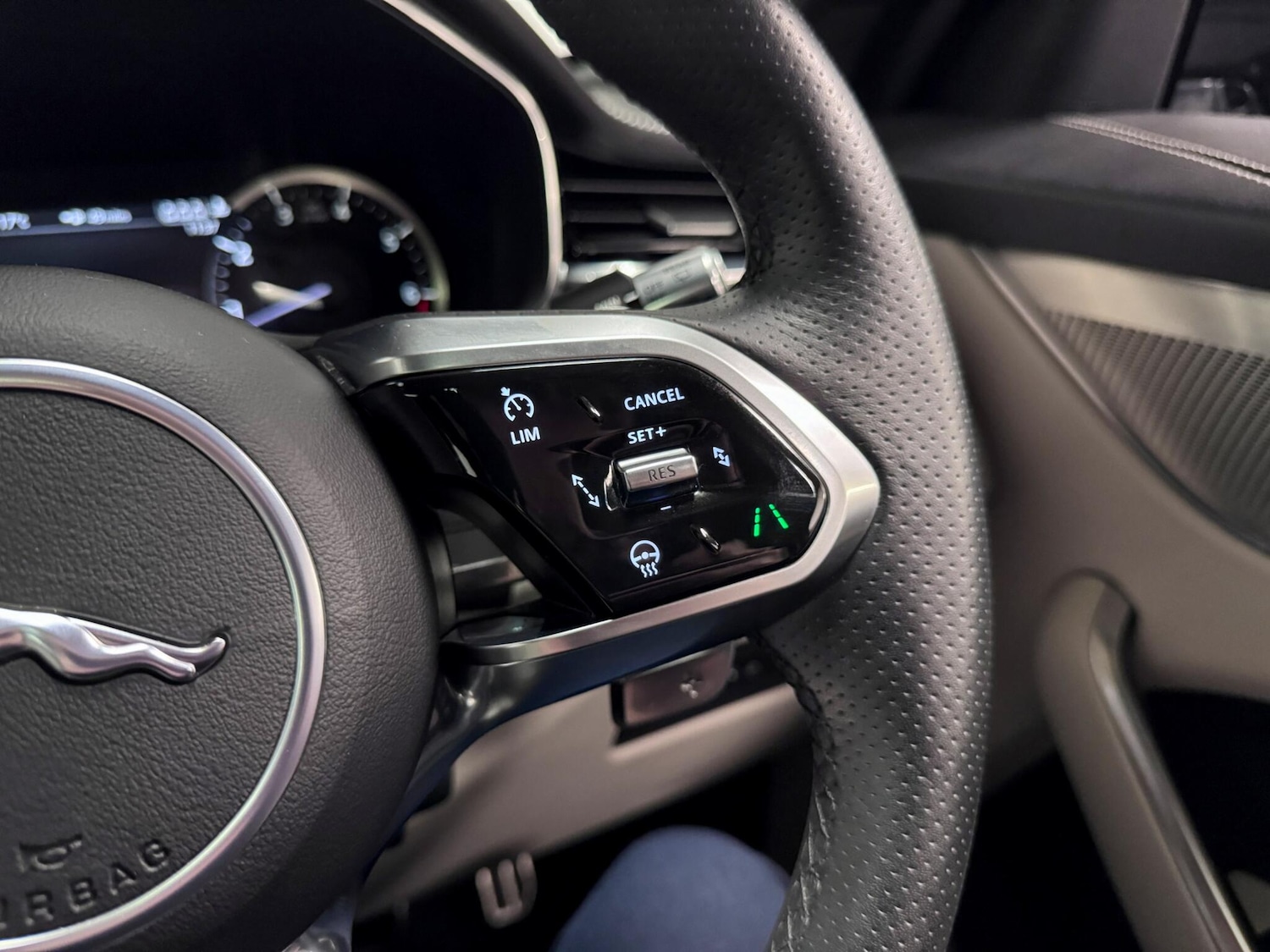 Used Jaguar F-Pace 2022 for sale - 75756571: Photo 43