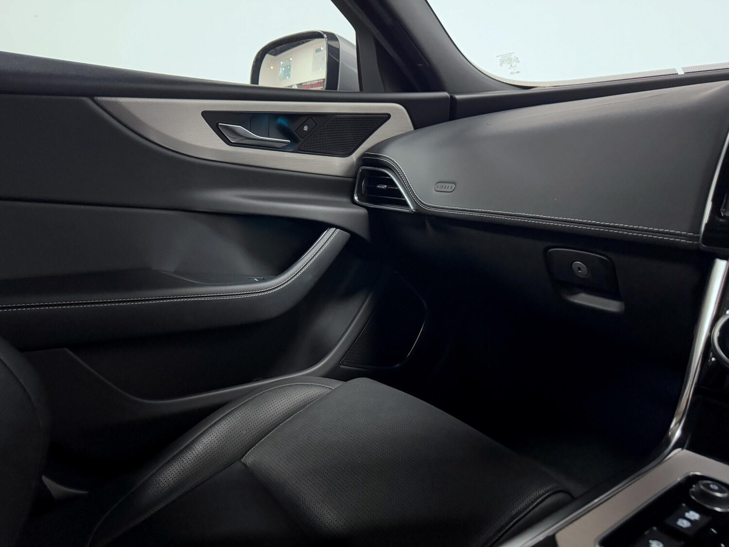 Used Jaguar XE 2022 for sale - 76041850: Photo 26