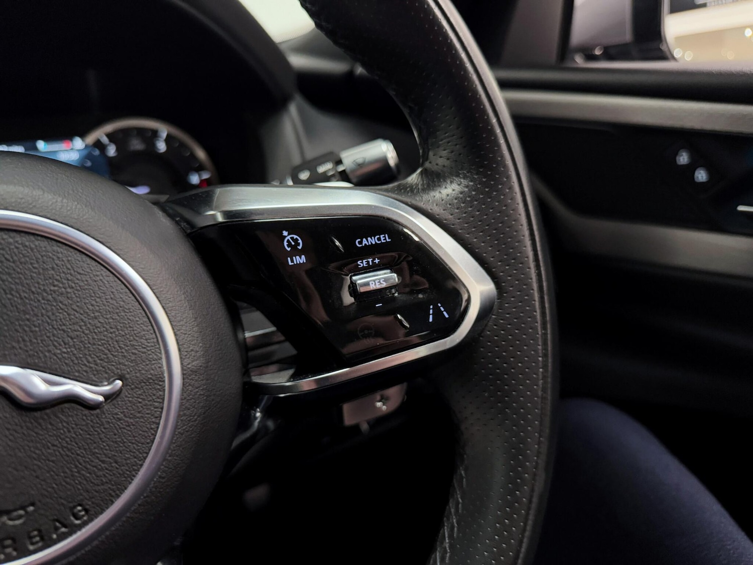 Used Jaguar XE 2022 for sale - 76041850: Photo 38