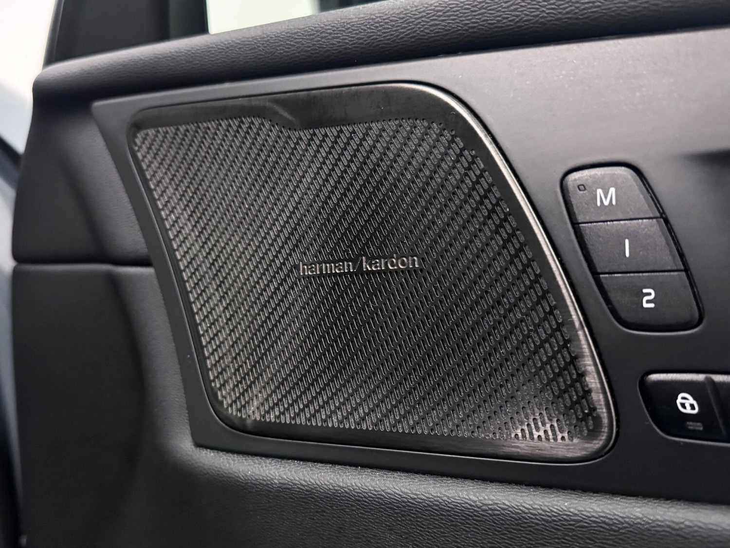 Used Volvo XC60 2023 for sale - 76409398: Photo 16