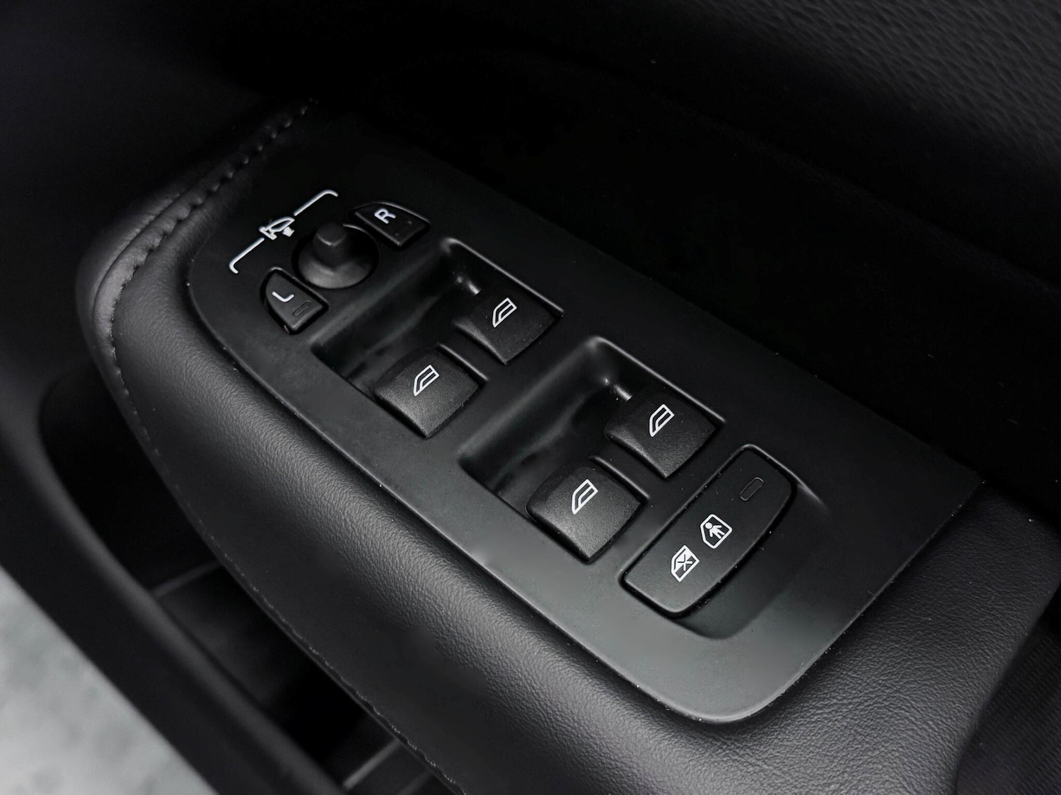 Used Volvo XC60 2023 for sale - 76409398: Photo 18