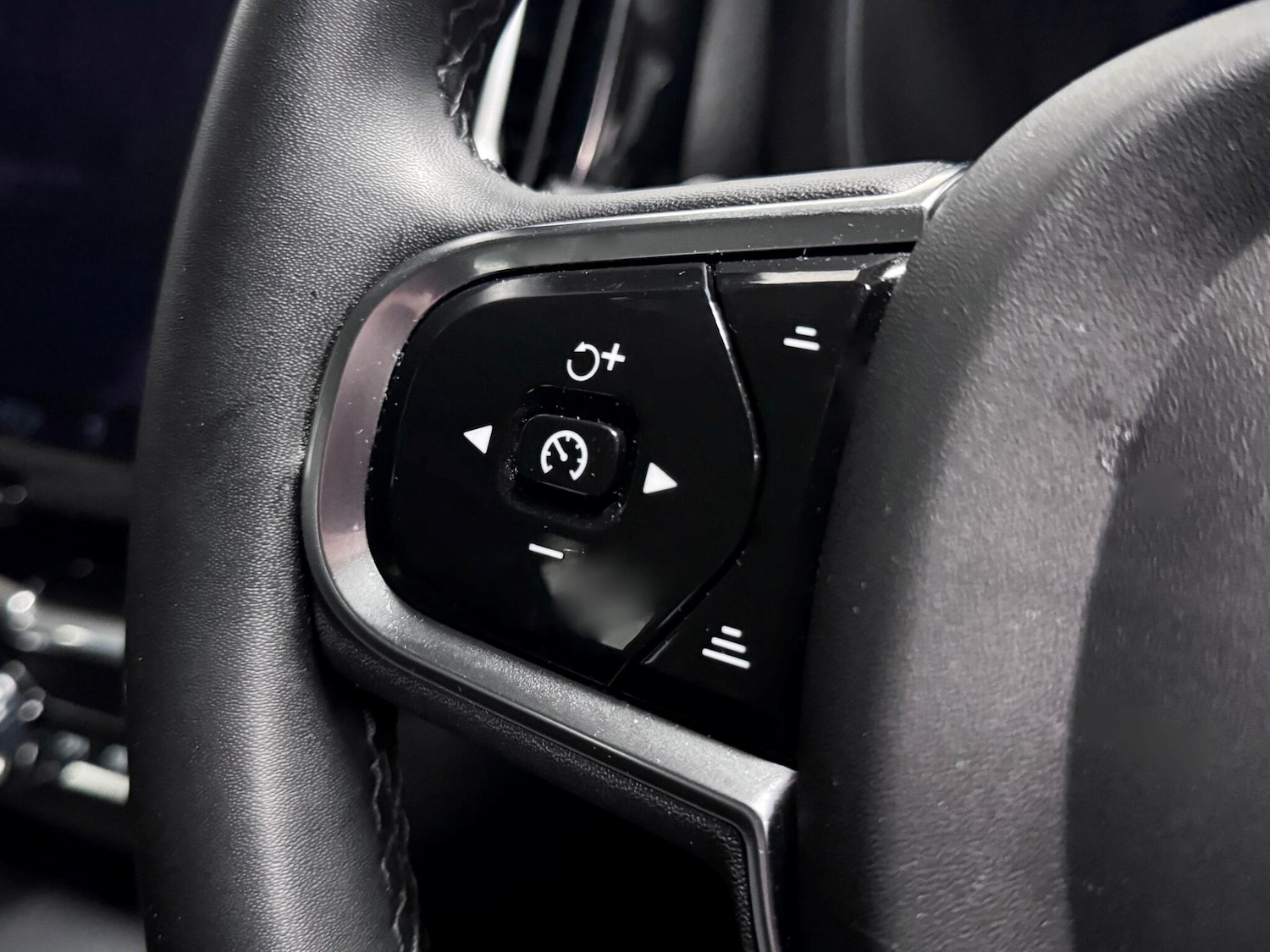 Used Volvo XC60 2023 for sale - 76409398: Photo 37