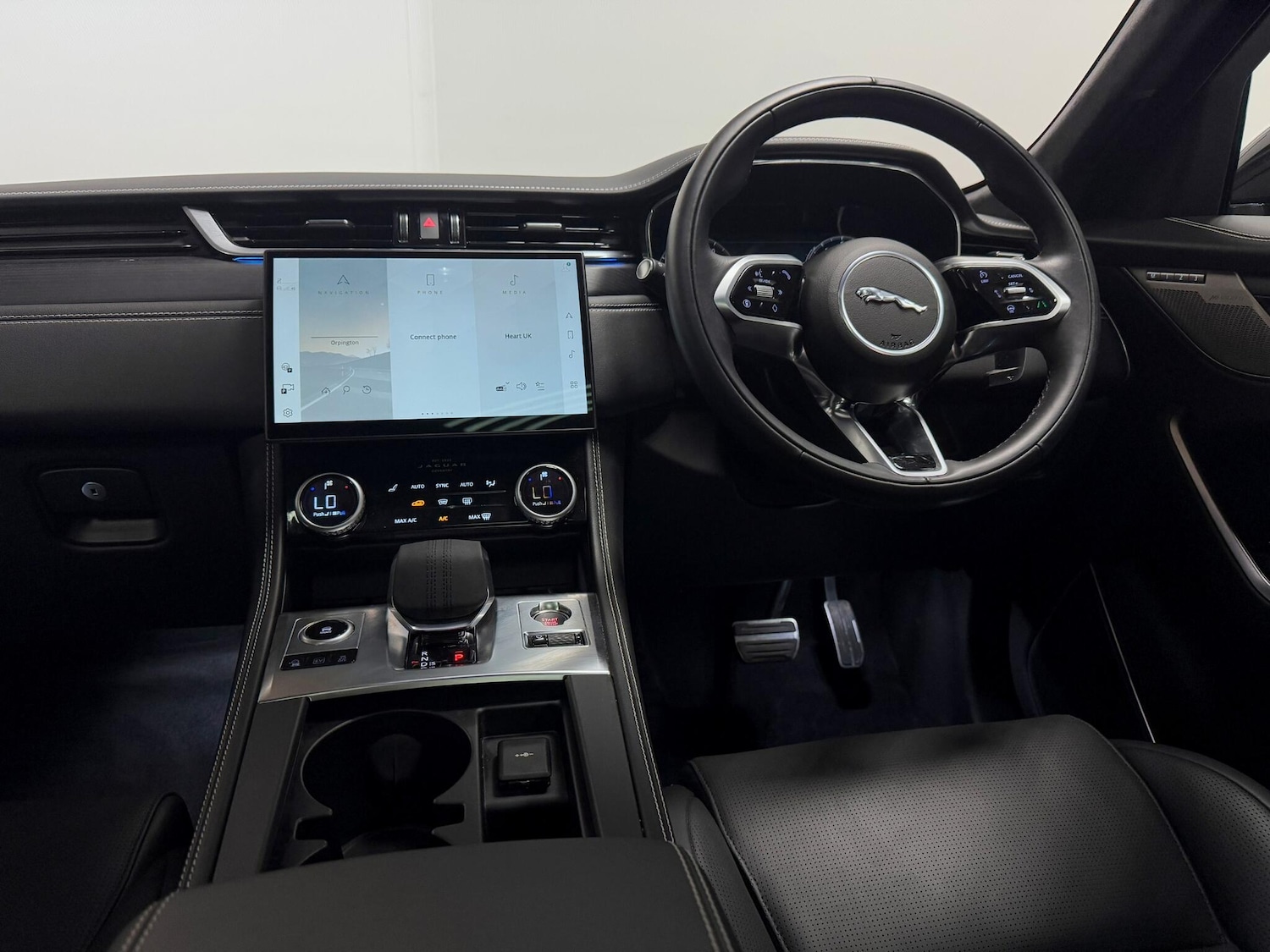 Used Jaguar F-Pace 2024 for sale - 75965586: Photo 37