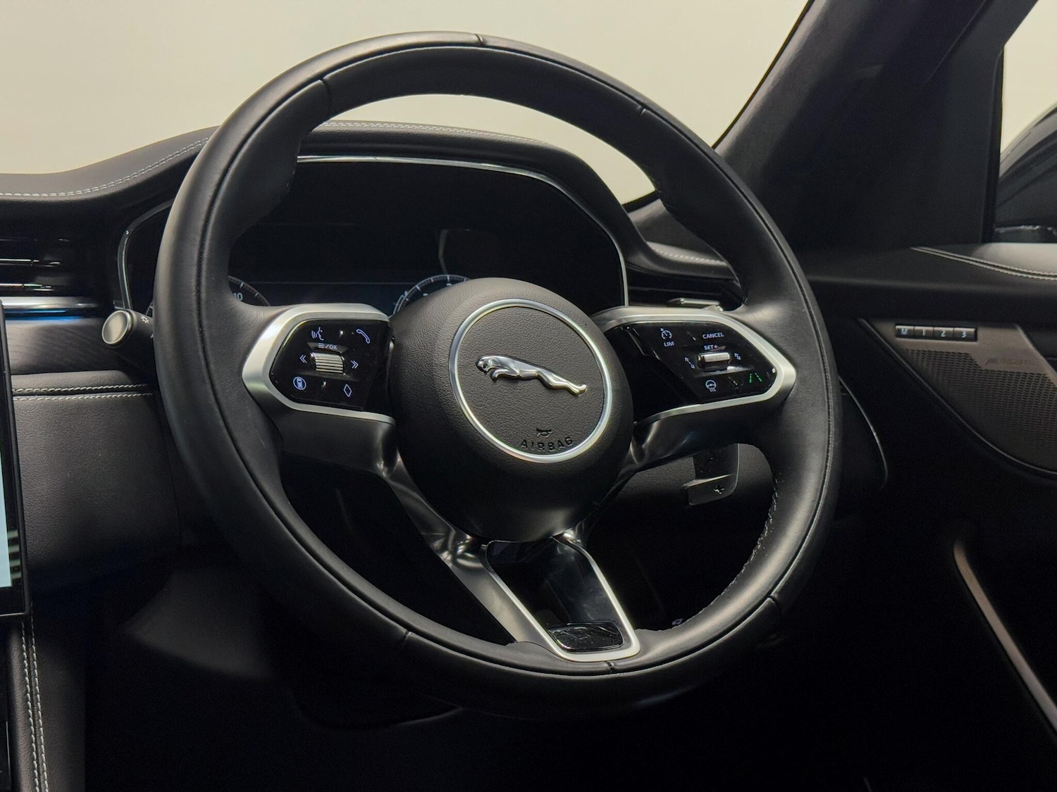 Used Jaguar F-Pace 2024 for sale - 75965586: Photo 38