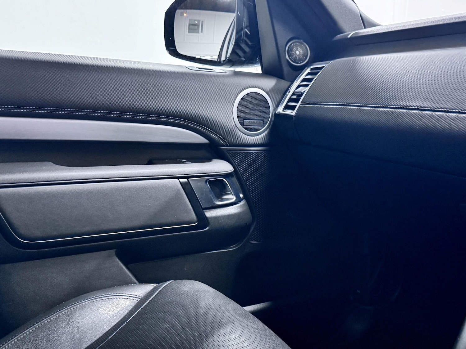 Used Land Rover Discovery 2023 for sale - 77598869: Photo 34