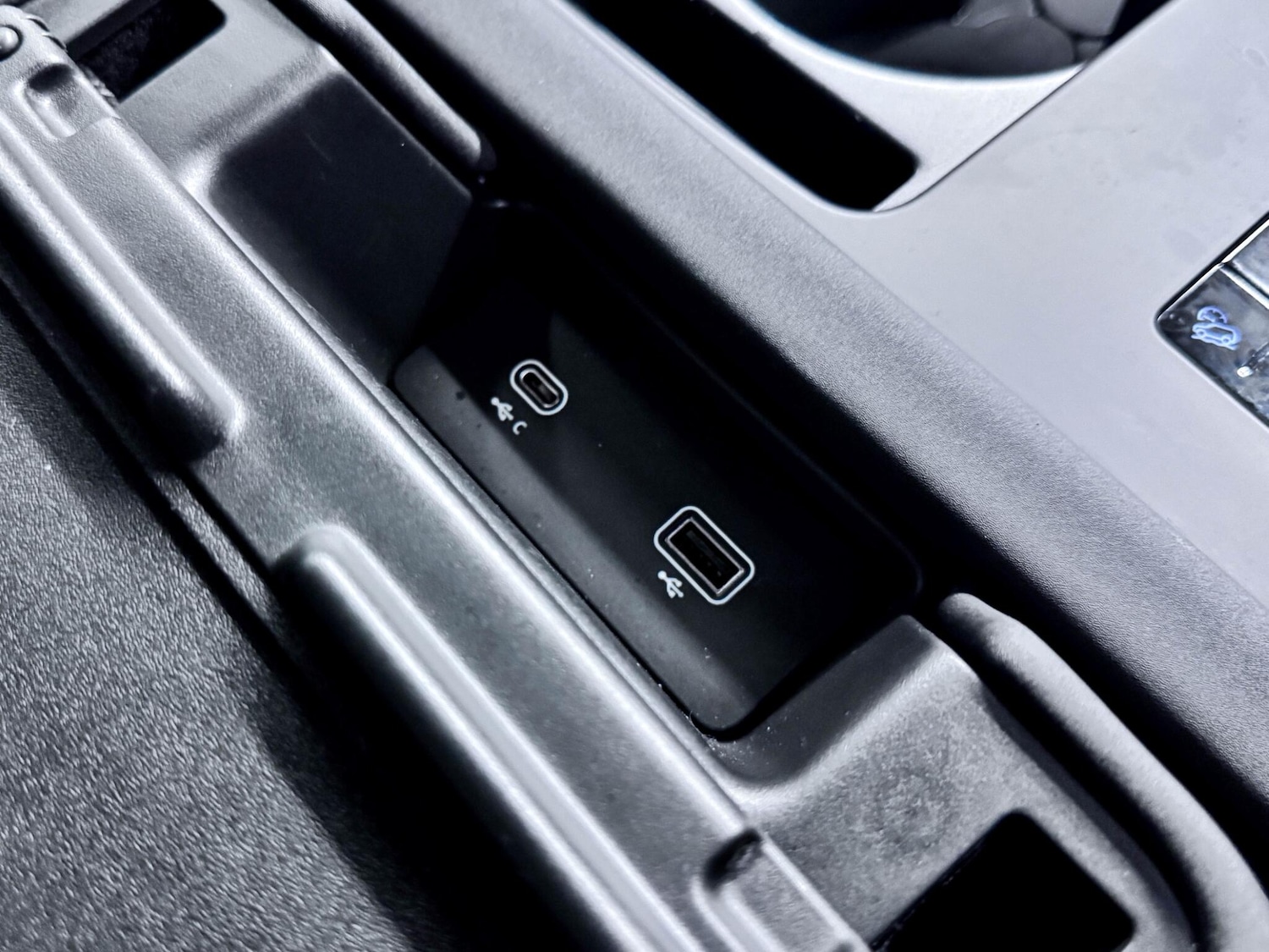 Used Land Rover Discovery 2023 for sale - 77598869: Photo 35