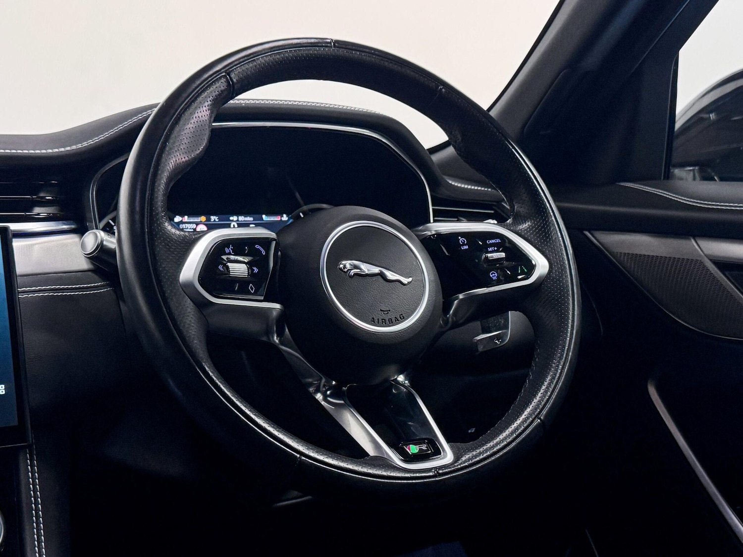 Used Jaguar F-Pace 2021 for sale - 77081861: Photo 32