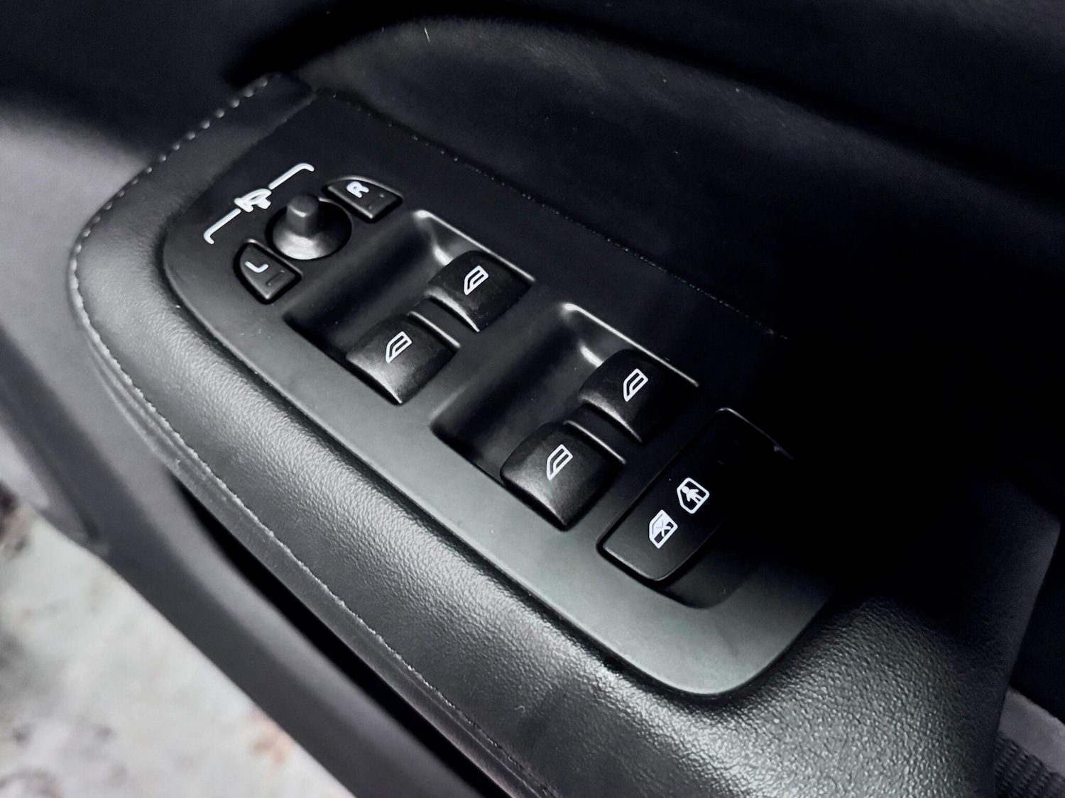 Used Volvo V60 2022 for sale - 77585608: Photo 16