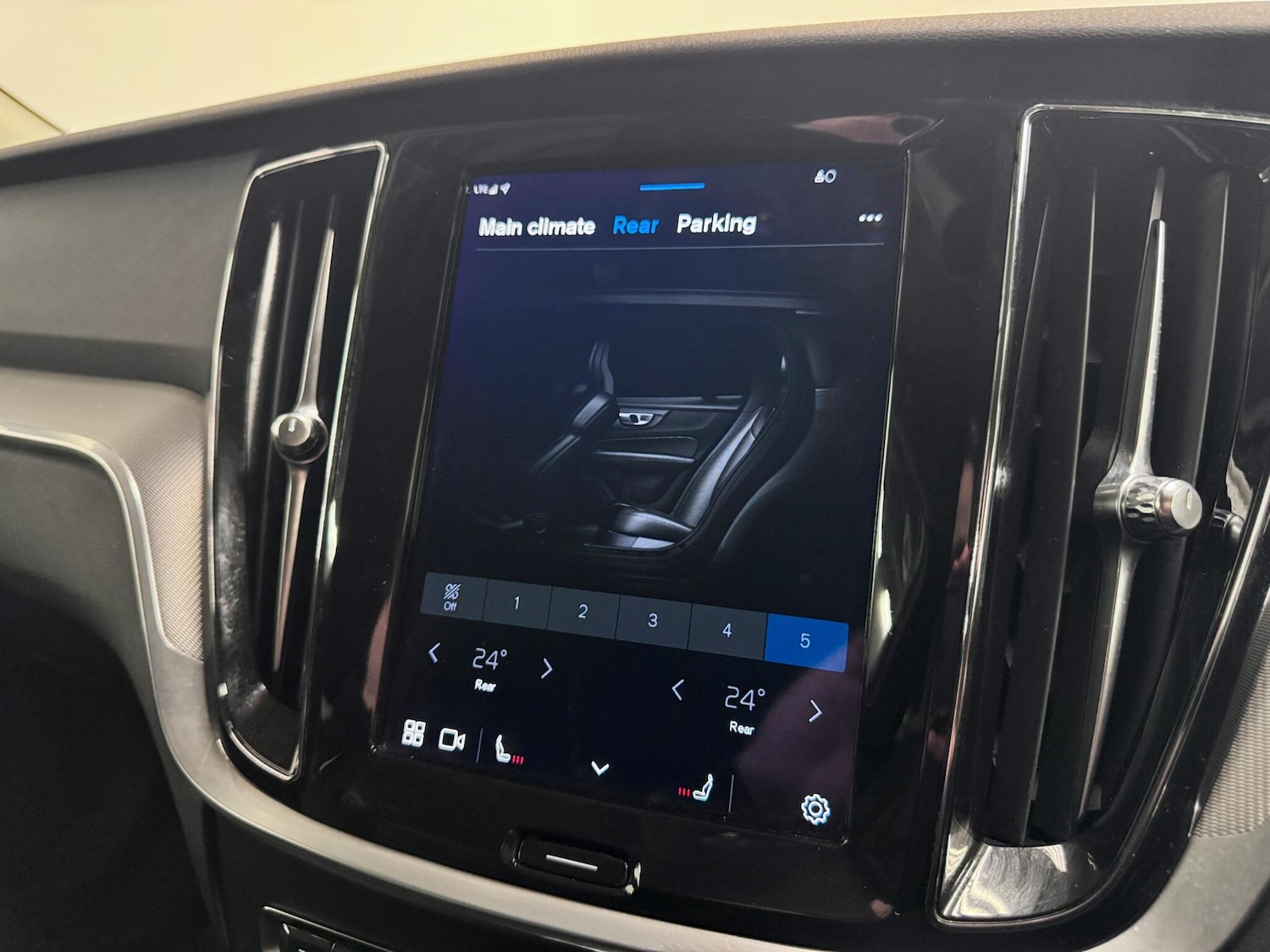 Used Volvo V60 2022 for sale - 77585608: Photo 42