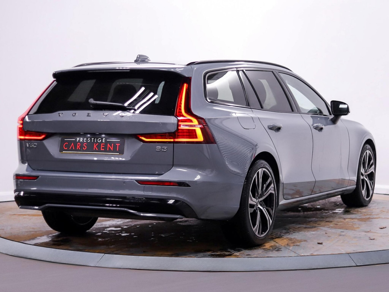 Used Volvo V60 2022 for sale - 77585608: Photo 9