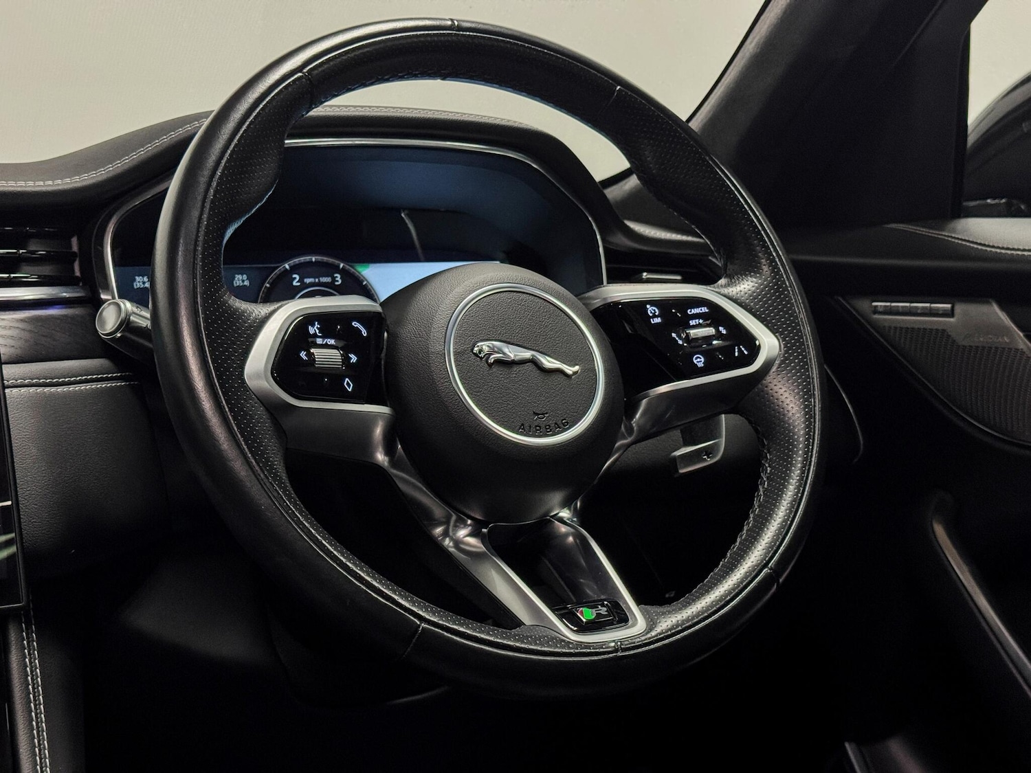 Used Jaguar F-Pace 2021 for sale - 76633522: Photo 34