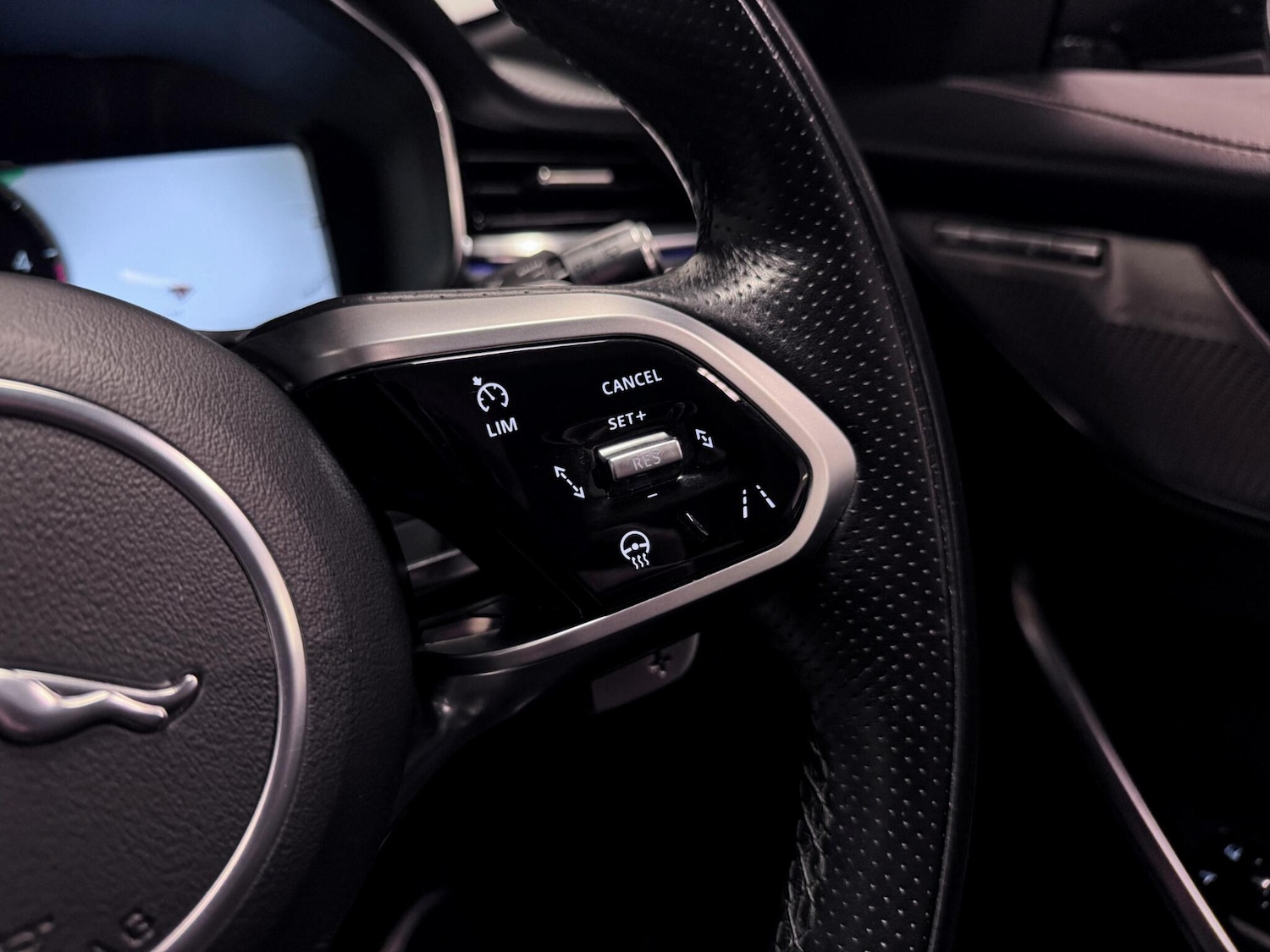 Used Jaguar F-Pace 2021 for sale - 76633522: Photo 37