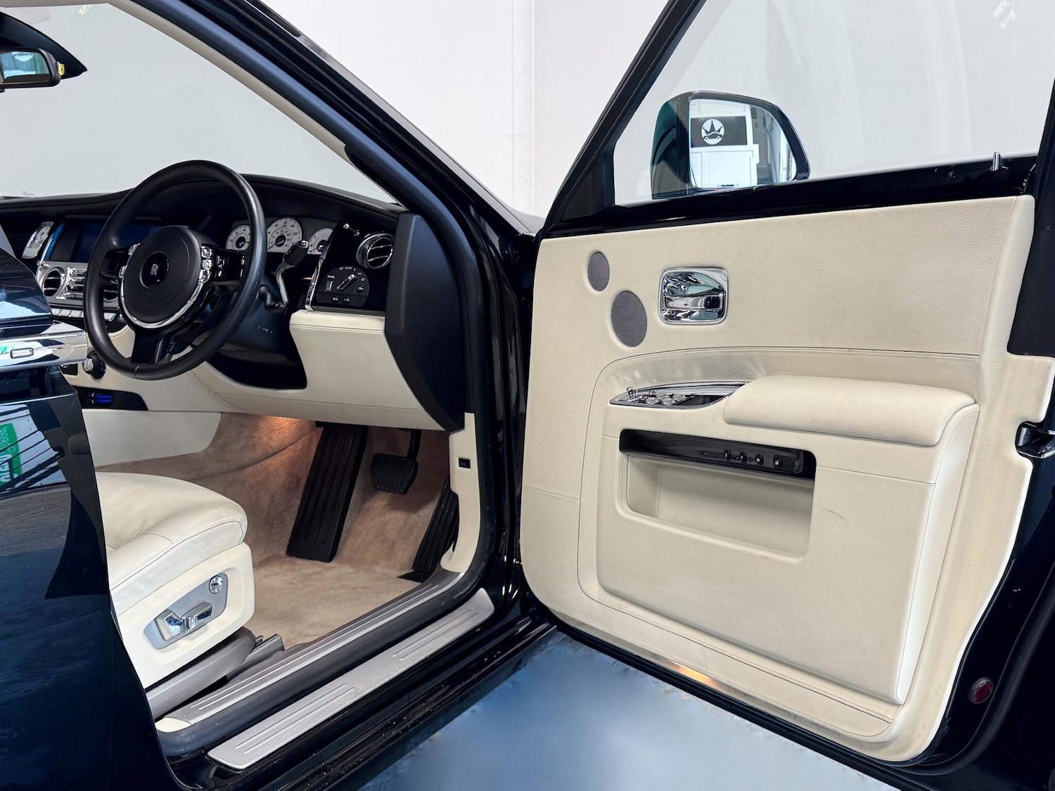 Used Rolls-Royce Ghost 2012 for sale - 76964338: Photo 14