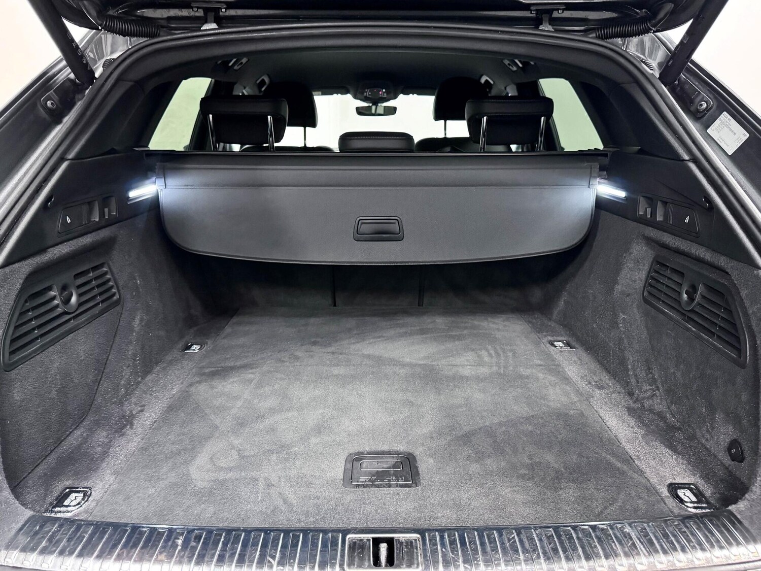 Used Audi e-tron 2023 for sale - 77291773: Photo 12