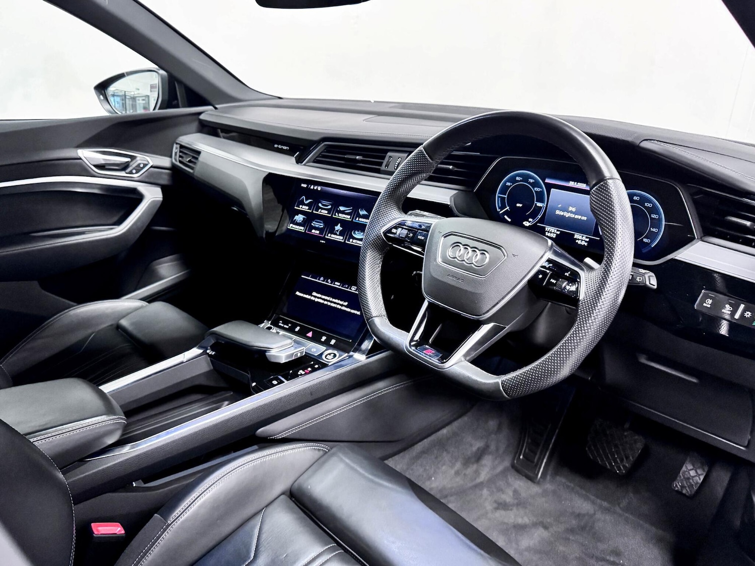 Used Audi e-tron 2023 for sale - 77291773: Photo 22