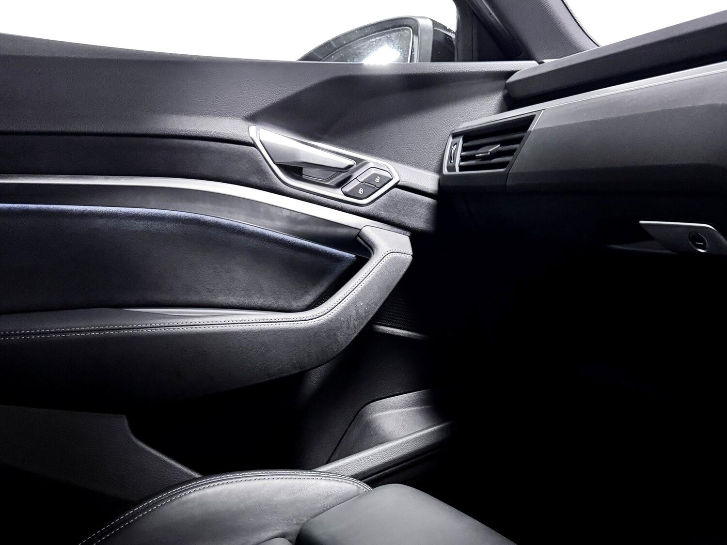 Used Audi e-tron 2023 for sale - 77291773: Photo 30