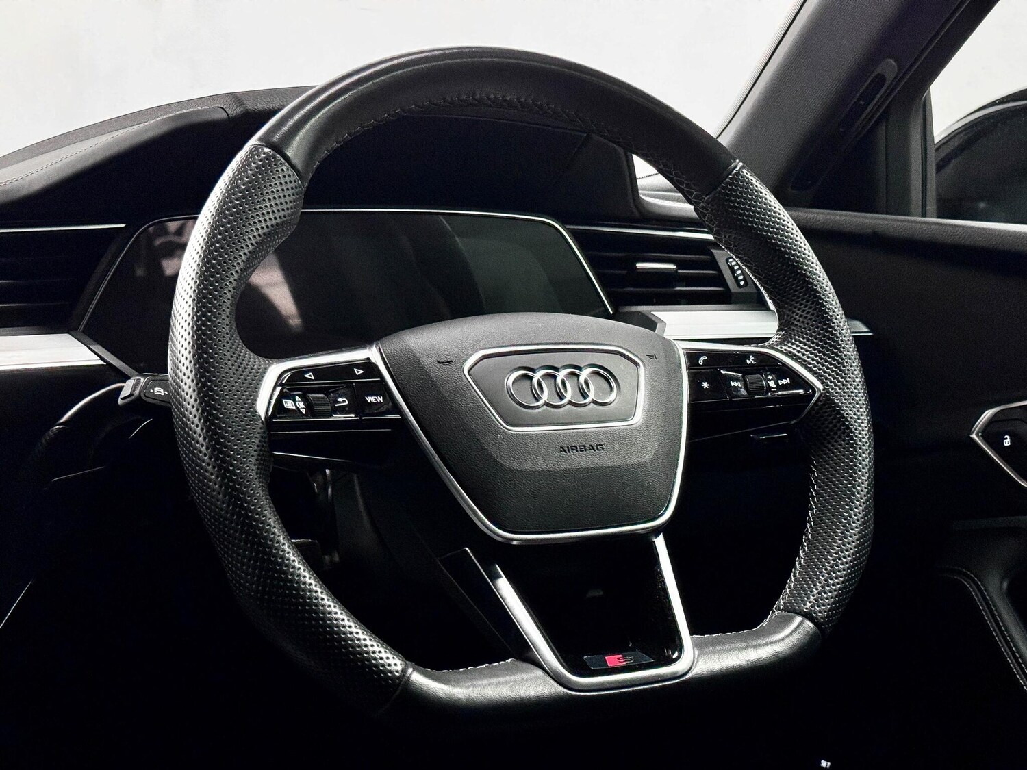 Used Audi e-tron 2023 for sale - 77291773: Photo 36