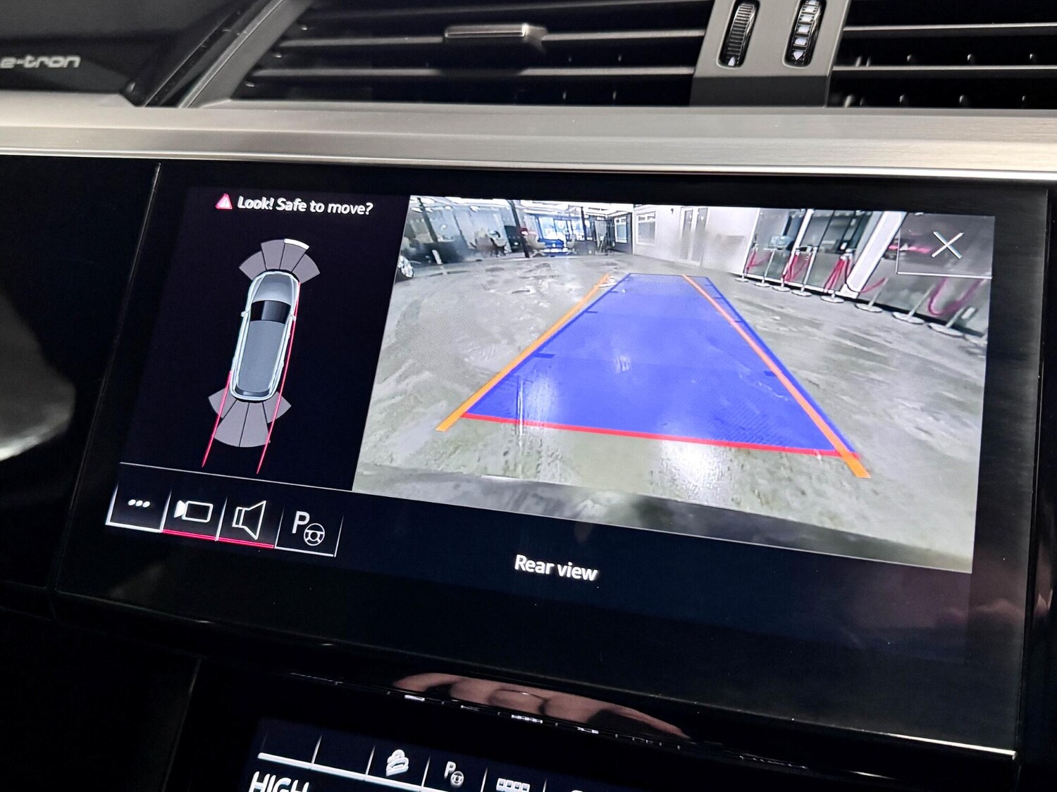 Used Audi e-tron 2023 for sale - 77291773: Photo 42