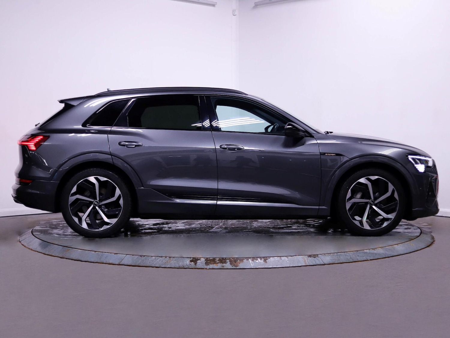 Used Audi e-tron 2023 for sale - 77291773: Photo 8