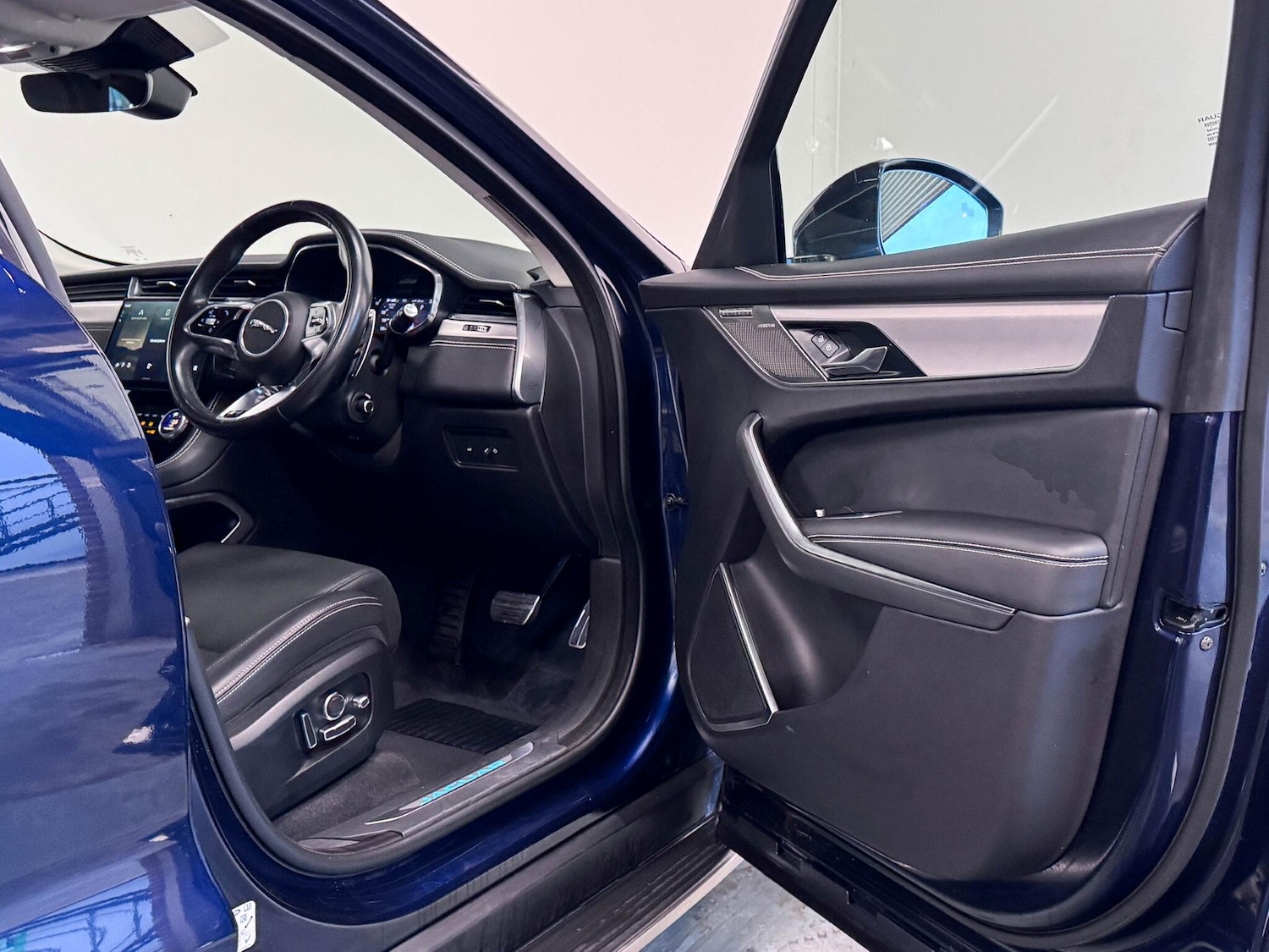 Used Jaguar F-Pace 2023 for sale - 76925983: Photo 14