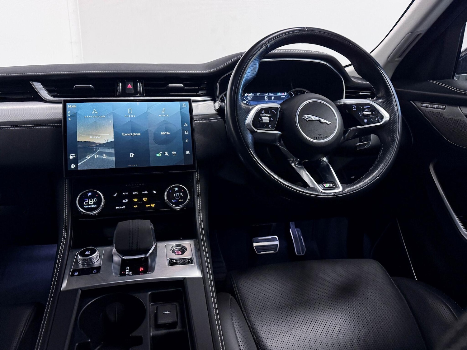 Used Jaguar F-Pace 2023 for sale - 76925983: Photo 34