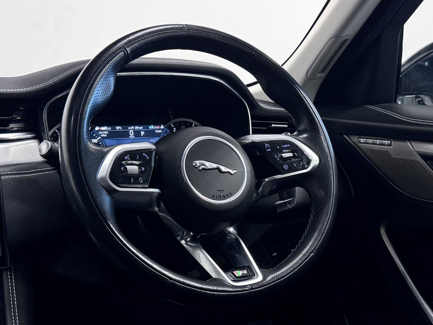 Used Jaguar F-Pace 2023 for sale - 76925983: Photo 35