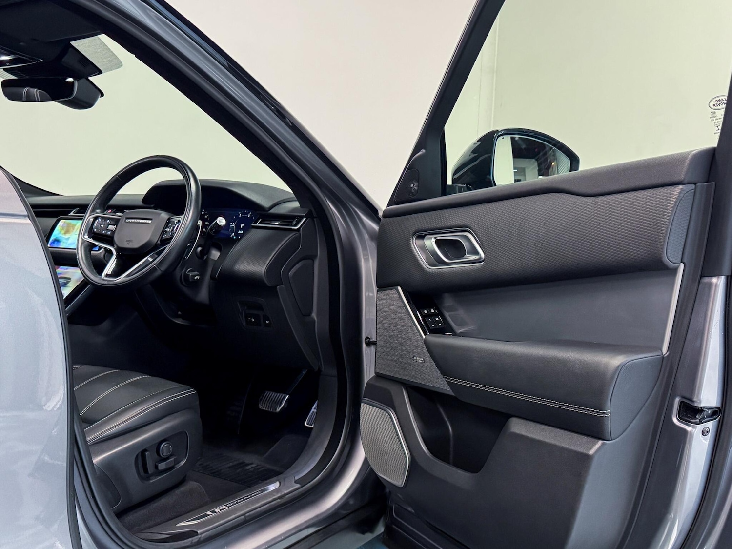 Used Land Rover Range Rover Velar 2021 for sale - 76865989: Photo 14