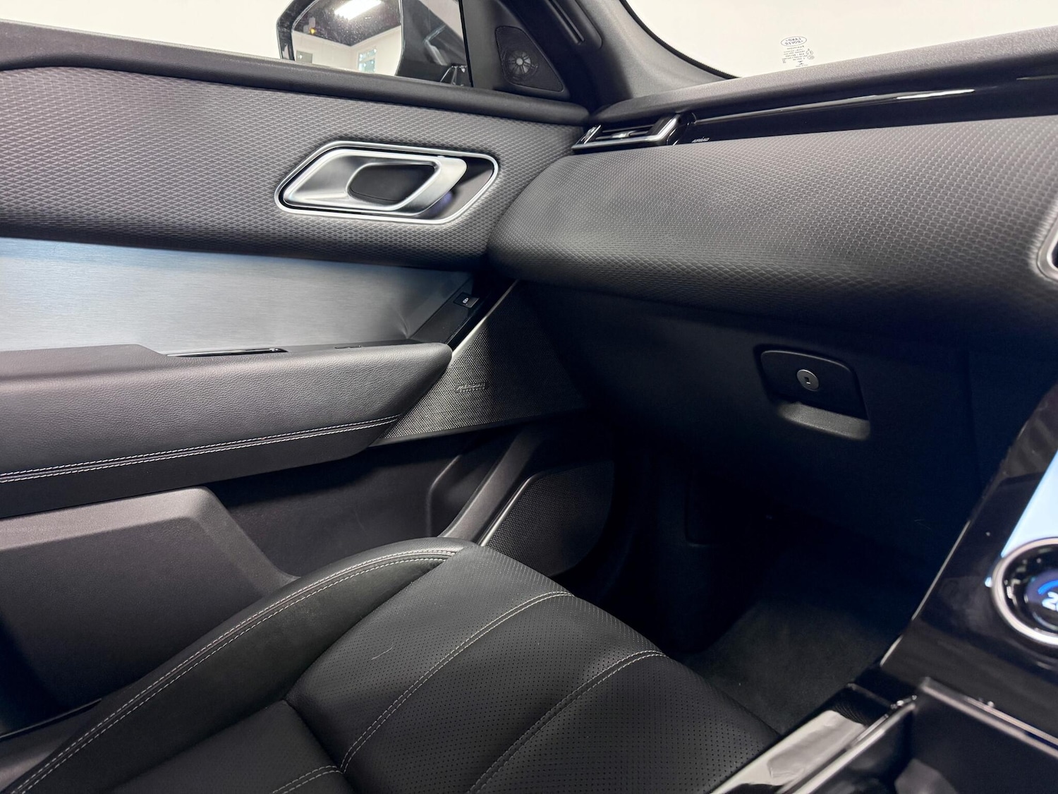 Used Land Rover Range Rover Velar 2021 for sale - 76865989: Photo 29