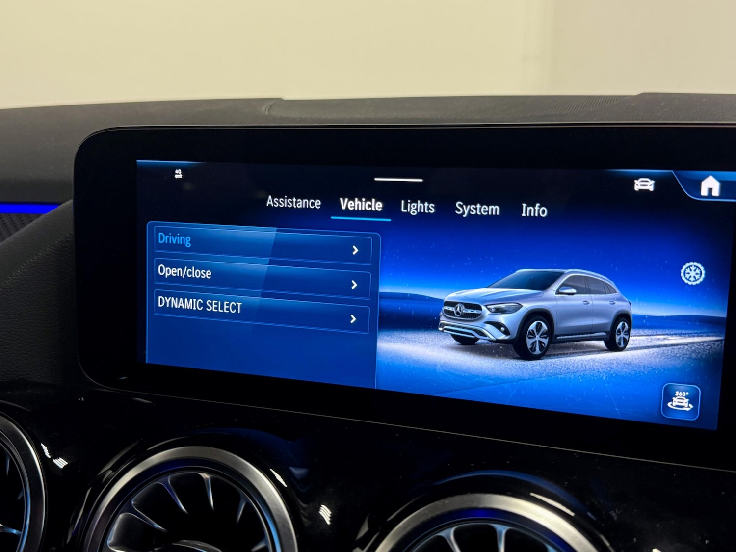 Used Mercedes-Benz GLA 2023 for sale - 77120642: Photo 48