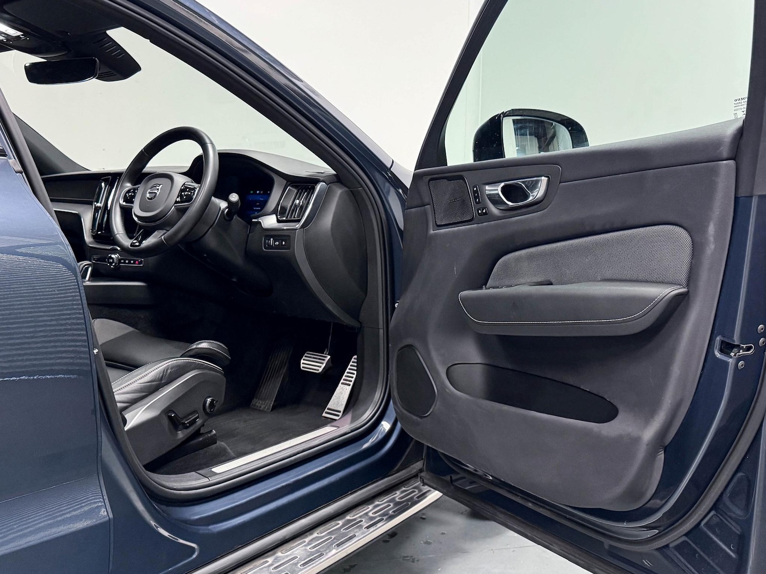 Used Volvo XC60 2022 for sale - 77253869: Photo 17