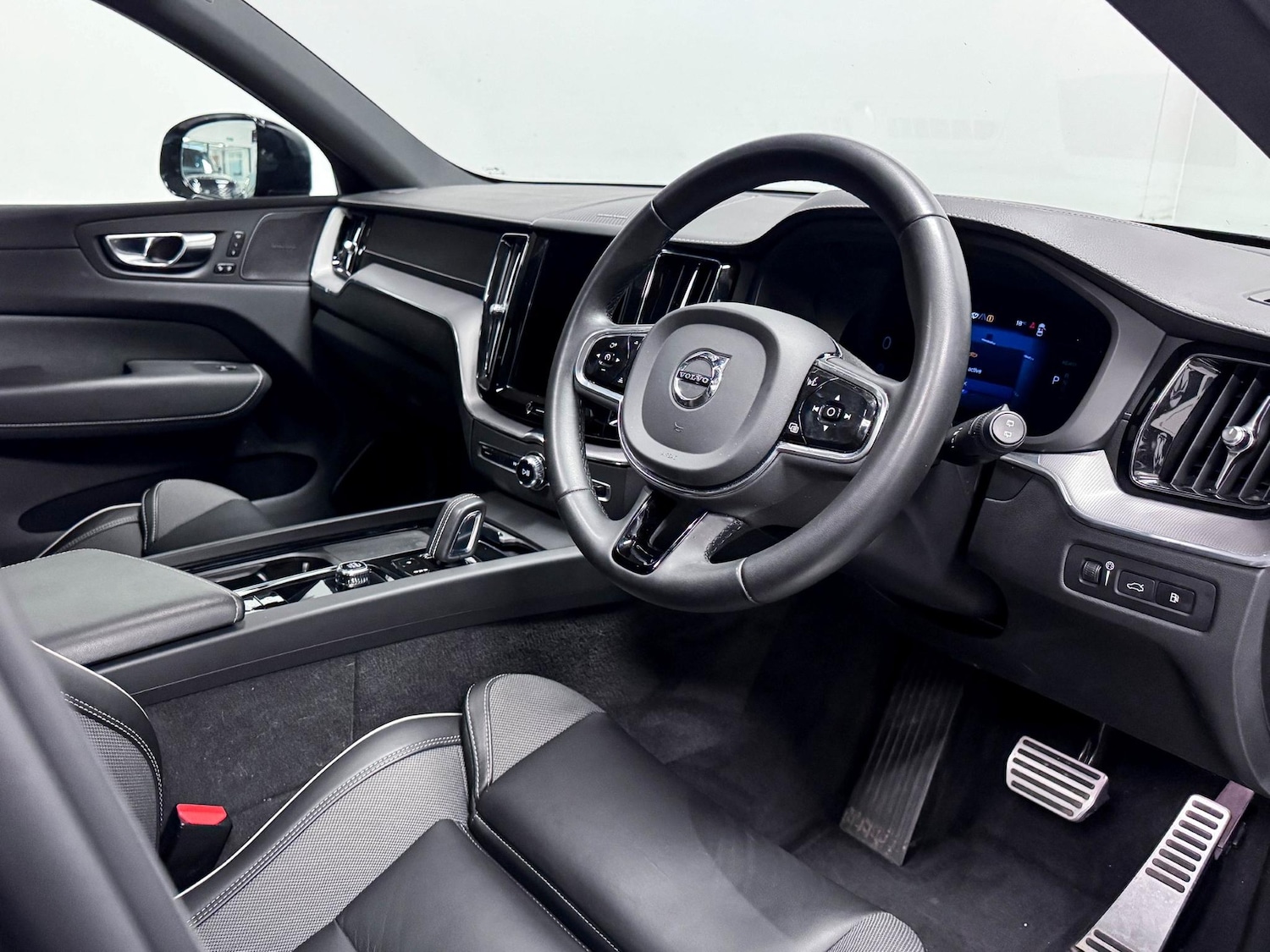 Used Volvo XC60 2022 for sale - 77253869: Photo 24