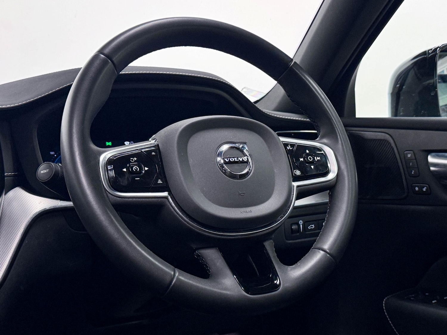 Used Volvo XC60 2022 for sale - 77253869: Photo 36