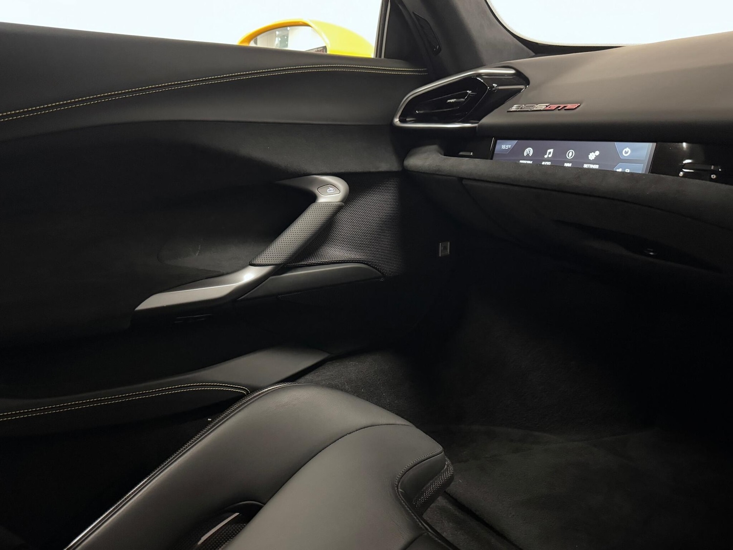 Used Ferrari 296 GTB 2023 for sale - 76645613: Photo 33