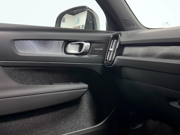 Used Volvo XC40 2023 for sale - 75781638: Photo 32