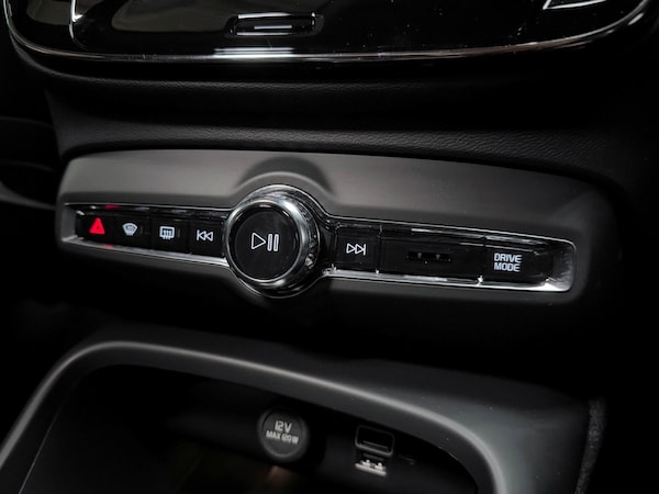 Used Volvo XC40 2023 for sale - 75781638: Photo 36