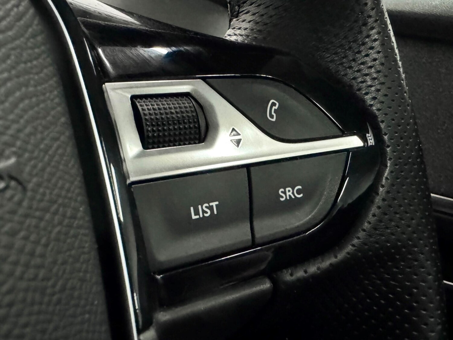 Used Peugeot 5008 2020 for sale - 76887445: Photo 32