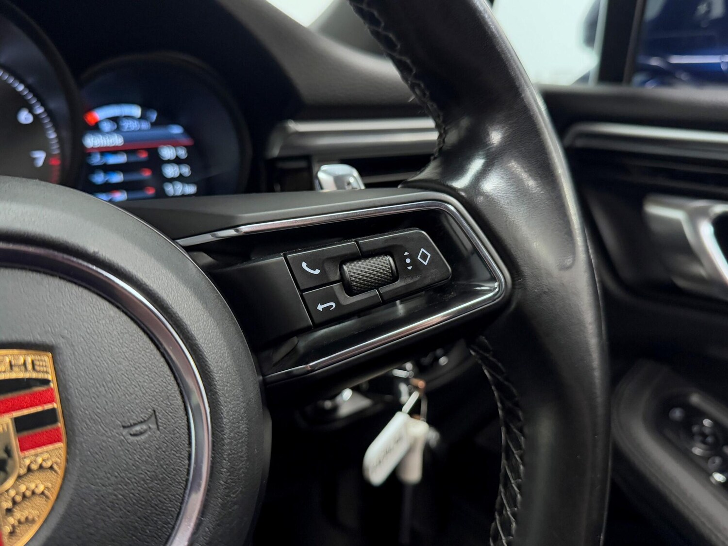 Used Porsche Macan 2021 for sale - 76214676: Photo 44